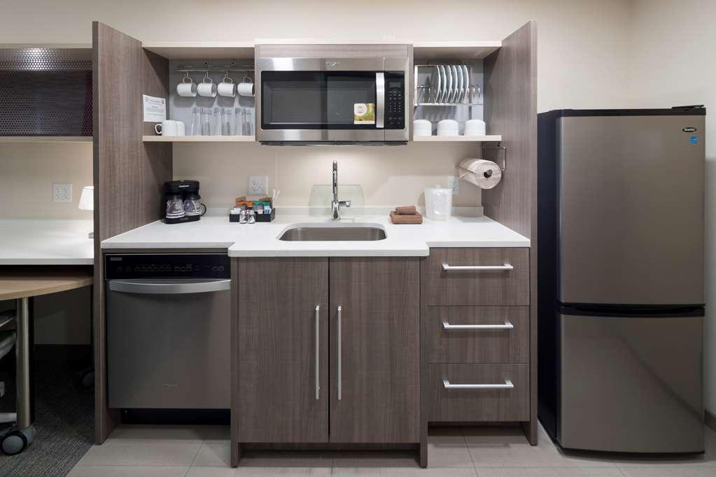 Home2 Suites By Hilton Cape Canaveral Cruise Port Room photo